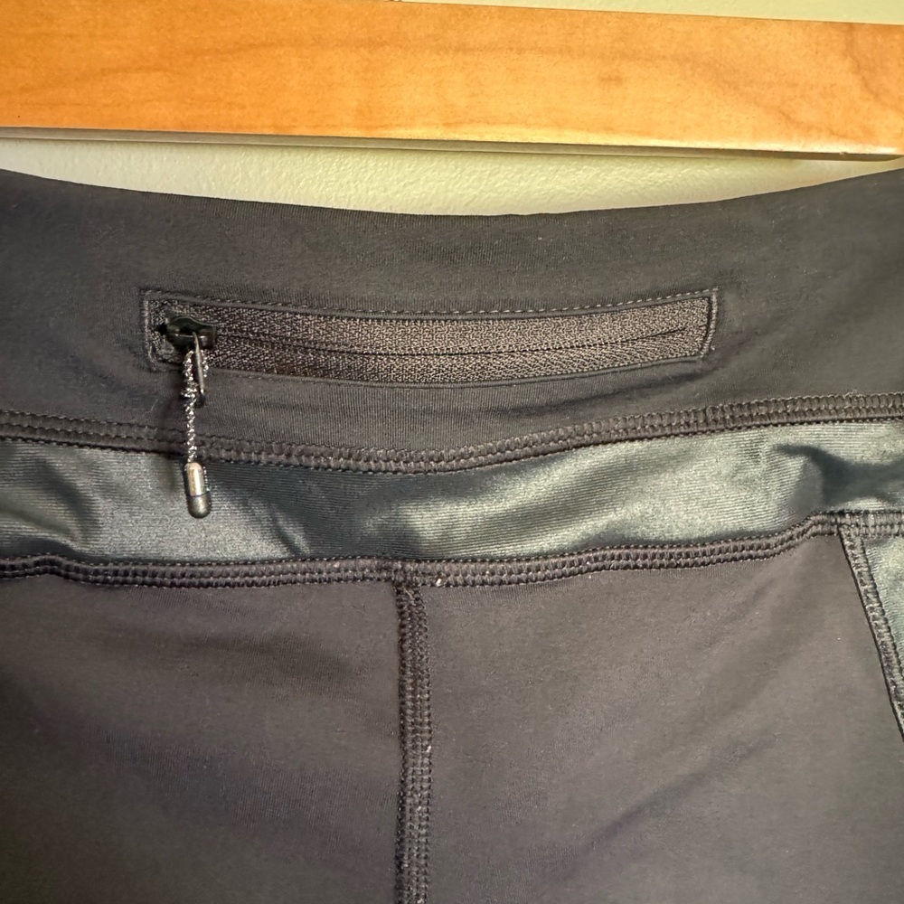 Lululemon Black Crop Leggings Size 8 Faux Leather Trim Zip Pocket Athletic - Picture 4 of 8
